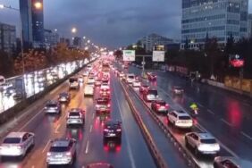 İstanbul’da yağmur trafiği kilitledi Yoğunluk yüzde 90’a dayandı
