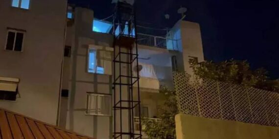 Kardeşi için yaptırdığı engelli asansöründen düştü!