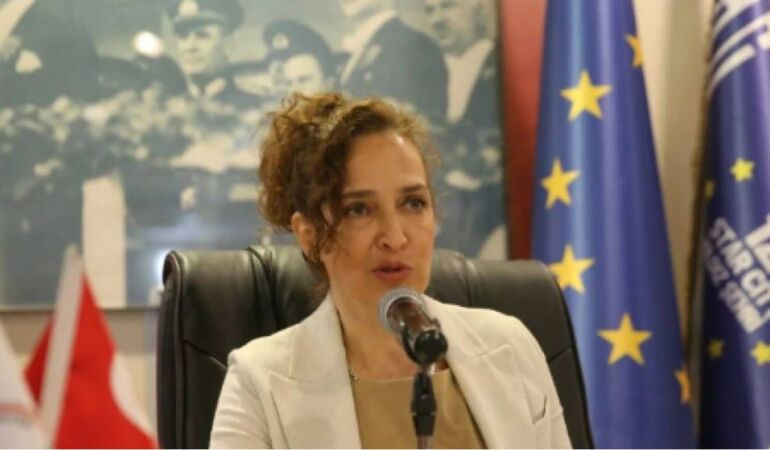 CHP’li Karşıyaka Belediye Başkanı Yıldız Ünsal gözyaşları içinde tehdit edildiğini açıkladı!