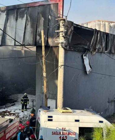 Kocaeli’de kozmetik deposunda çıkan yangın can aldı Valilikten açıklama geldi!