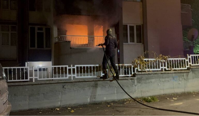 8 katlı binada yangın: 1 kişi hayatını kaybetti
