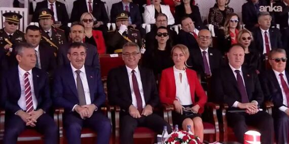 Lefkoşa’da coşkulu tören: KKTC bağımsızlığının 42’nci yılını kutladı