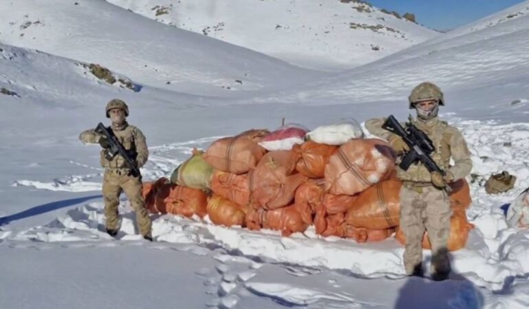 Operasyonlarda dikkat çeken miktar 345 kilo skunk, 33 kilo metamfetamin ve 773 litre Sıvı zehir...