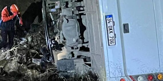 Şirvan’da maden servis aracı kaza yaptı: 2’si ağır 15 yaralı!