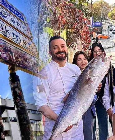 Sosyal medyada viral olan Kızılay tabelasına bu kez balık asıldı!