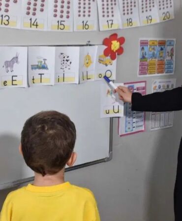 küçük ahmet’in azmi “odam benim sınıfım, burada öğrenmeyi seviyorum”