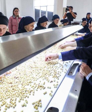 miting öncesi sürpriz ziyaret özgür özel ordu’da fındık fabrikasında