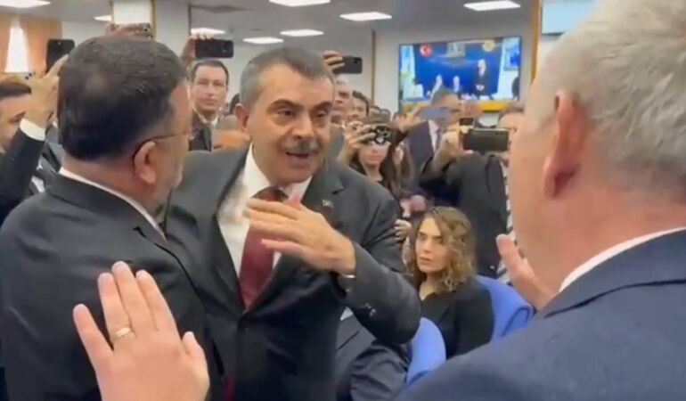 Bütçe görüşmelerinde tansiyon yükseldi: Yusuf Tekin ile Veli Ağbaba arasında ‘Karne’ gerginliği!
