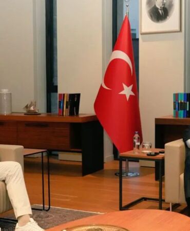 AKM’de sürpriz görüşme Burak Özçivit, Bakan Ersoy'la görüştü
