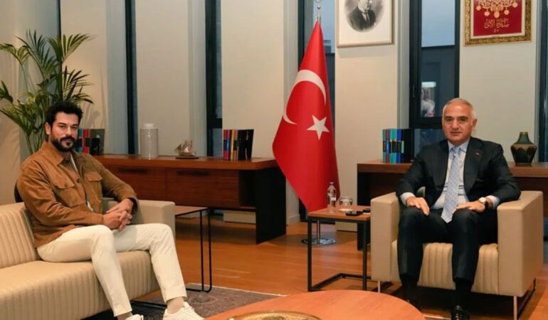 AKM’de sürpriz görüşme Burak Özçivit, Bakan Ersoy'la görüştü