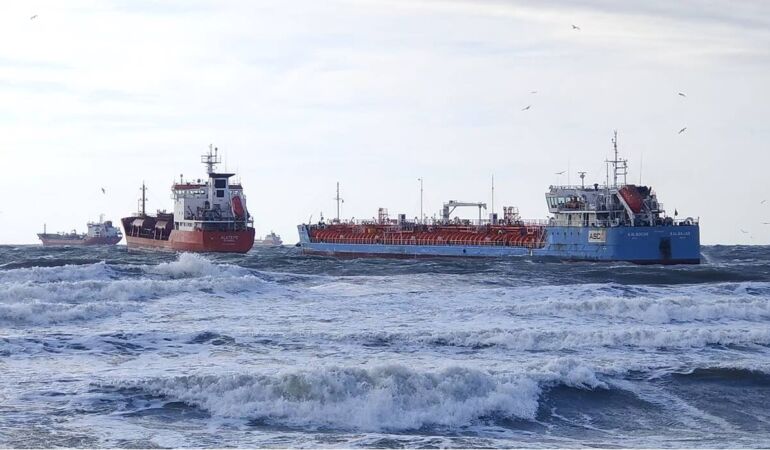Bakırköy açıklarında iki tankerden acil durum çağrısı!