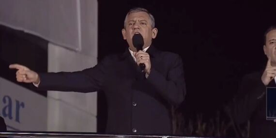 Özgür Özel, deprem bölgesinden Cumhurbaşkanı Erdoğan’a sordu: ‘Kim verdi bu parayı?’