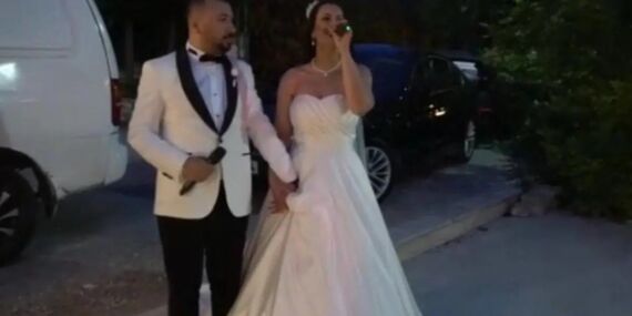 Düğünde söyledikleri şarkı viral oldu… Şimdi 300 bin liralık dava ile karşı karşıyalar!