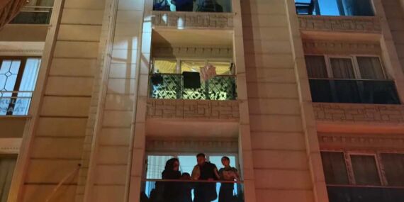 Esenyurt’ta 5 katlı binada yangın: Mahsur kalanlar tahliye edildi!