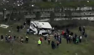 Esenyurt'ta işçi servisi şarampole yuvarlandı