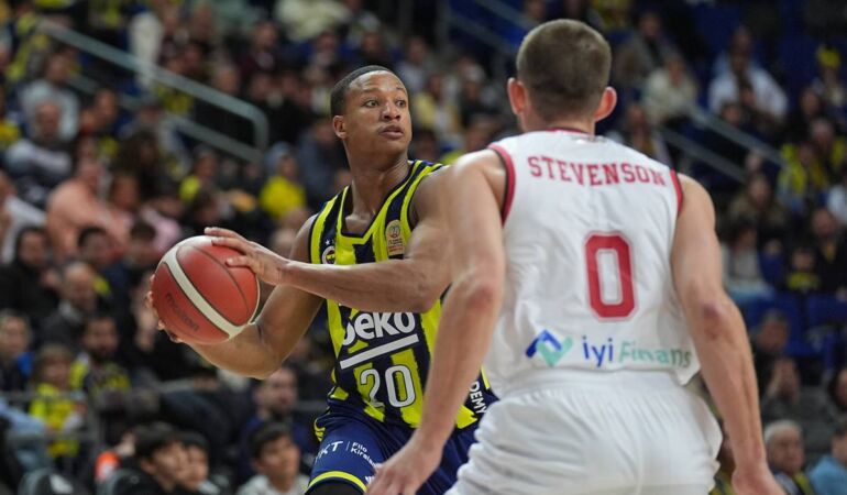 Fenerbahçe Beko, yılı galibiyetle kapattı!