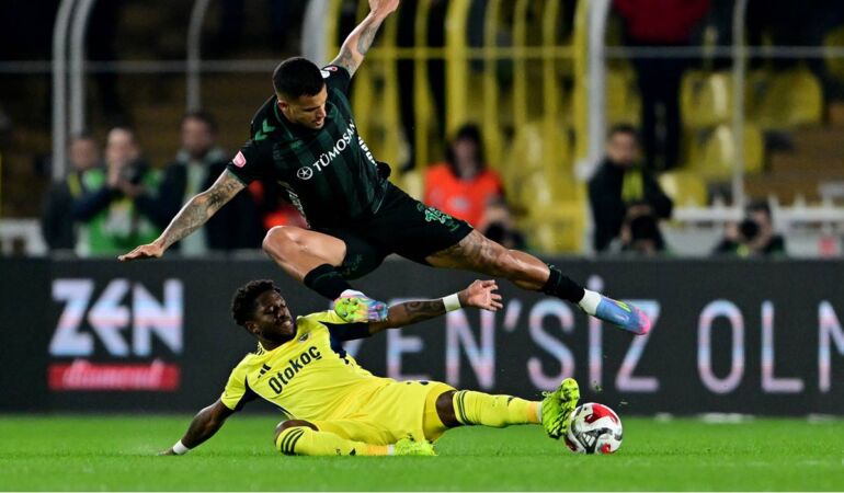 Yıldız futbolcu hakkında flaş iddia: Fenerbahçe’de ayrılık kapıda!
