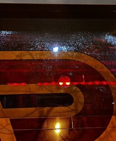Galatasaray otobüsüne taşlı saldırı