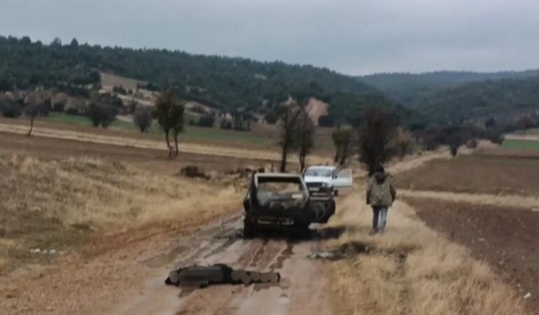 Isparta'da korkunç olay! Yanan otomobilin yanında başsız erkek cesedi bulundu