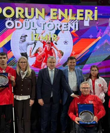 İzmir’in Enleri Ödülleri’nde TDSF’ye çifte onur