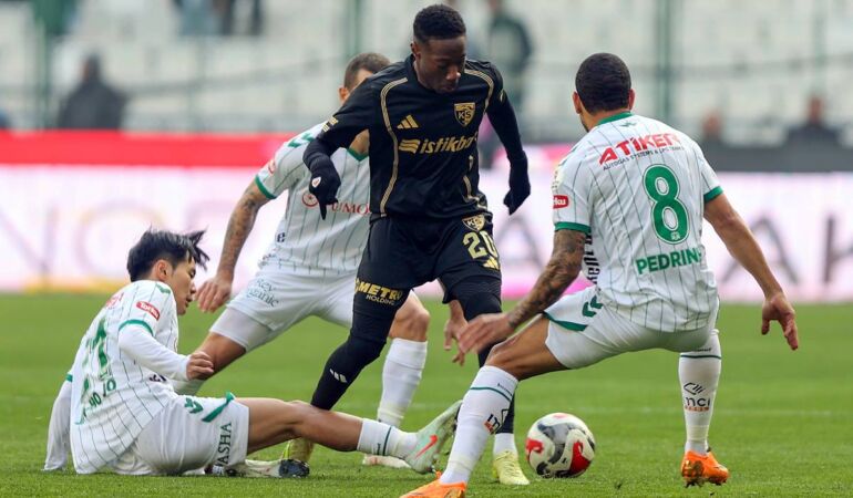 Konyaspor, sahasında son saniyede yıkıldı!
