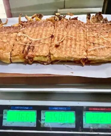 Pastırma, sucuk, kavurma hepsi bir arada 600 liralık tost