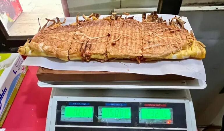 Pastırma, sucuk, kavurma hepsi bir arada 600 liralık tost