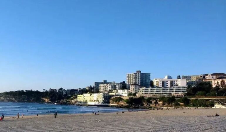 Sidney’de silahlı saldırı Bondi Plajı kana bulandı