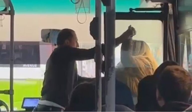 Otobüste kavga: Şoför ve yolcu birbirine girdi!
