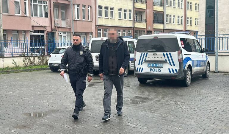 ‘Tarihi geçmiş çikolataların ücretsiz dağıtıldığı’ iddiası: 20 öğrenci hastaneye kaldırıldı!