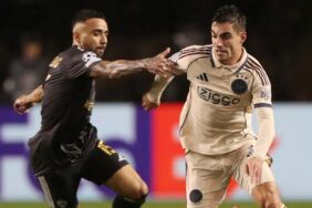 karabağ evinde dağıldı! ajax sezonun ilk galibiyetini aldı