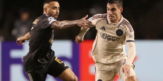 Karabağ evinde dağıldı! Ajax sezonun ilk galibiyetini aldı