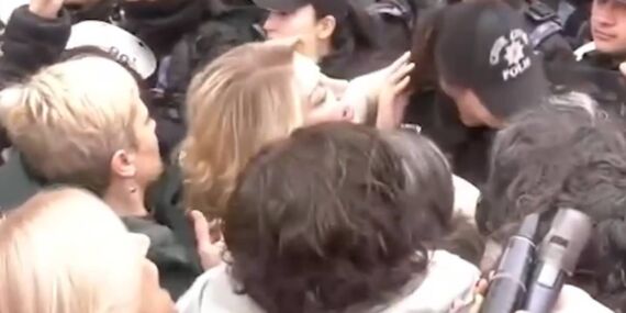 Meclis kapısı önünde ‘cinsel istismar’ protestosu!