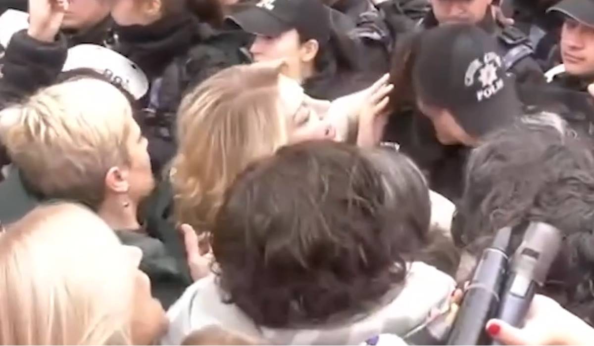 tbmm önünde cinsel istismar protestosu