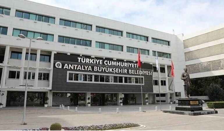 Antalya Büyükşehir Belediyesi davasında gelişme: Tahliye edilen 3 kişi için yakalama kararı!