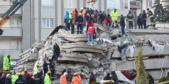 10 kişi yaşamını yitirmişti: Depremde yıkılan Bahar Apartmanı davasında karar!