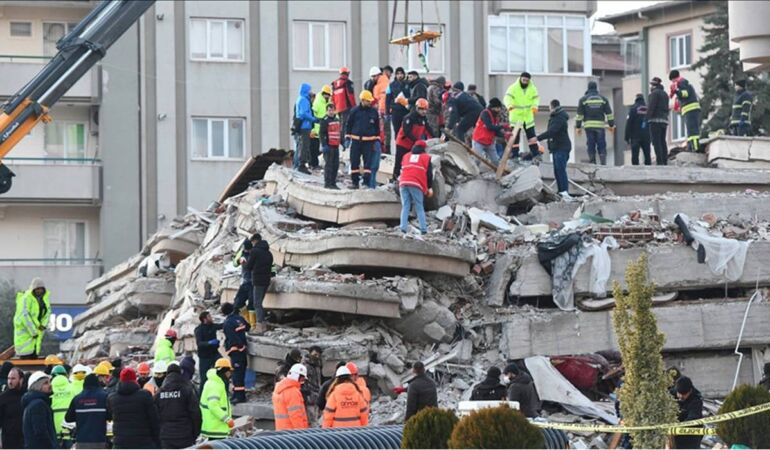 10 kişi yaşamını yitirmişti: Depremde yıkılan Bahar Apartmanı davasında karar!