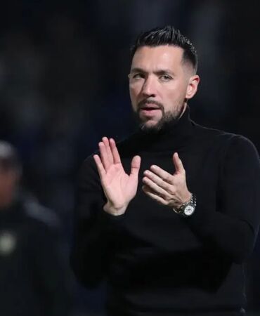 Beşiktaş’a santrfor arayışında kötü haber