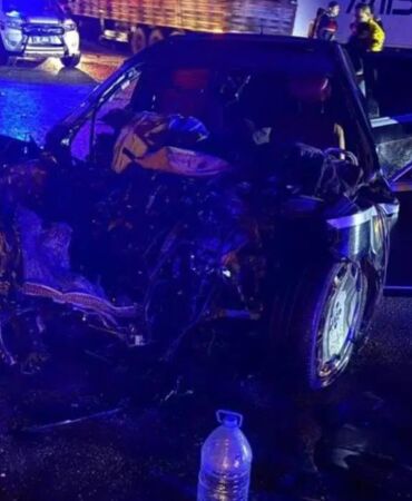 Burdur'da 2 otomobil ve TIR çarpıştı 1 ölü, 7 yaralı!