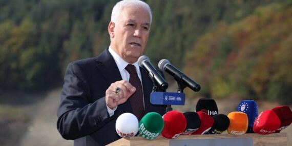 Bursa Büyükşehir Belediye Başkanı Mustafa Bozbey’e saldırı girişimi!