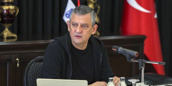 CHP’den seçim hazırlığı: Özgür Özel kurmaylarıyla pazar kampına girdi