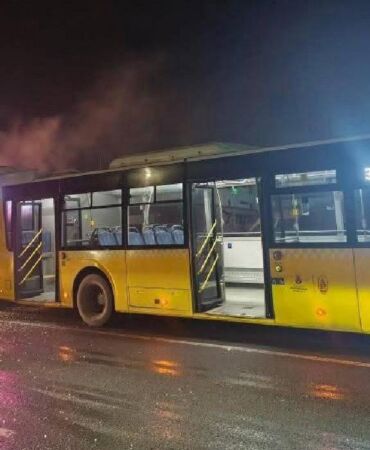 Eski Edirne Asfaltı’nda zincirleme kaza İETT otobüsleri çarpıştı