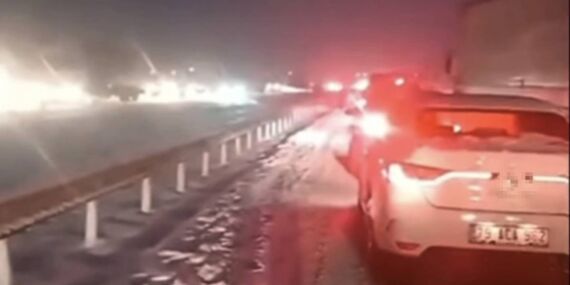 Gaziantep’te kar esareti: Çok sayıda araç mahsur kaldı!