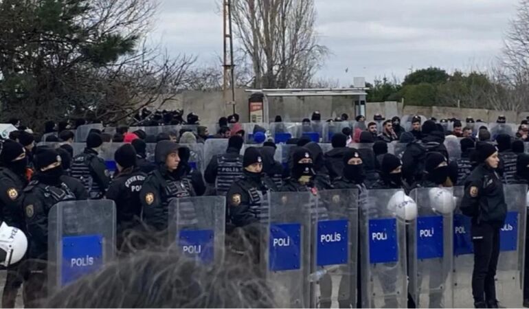 Haklarını isteyen Migros işçileri Tuncay Özilhan’ın evinin önünde: 50 kişi gözaltına alındı!