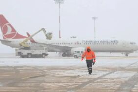 İstanbul'da kar yağışı devam ediyor Sabiha Gökçen Havalimanı'nda seferler yüzde 15 azaltıldı