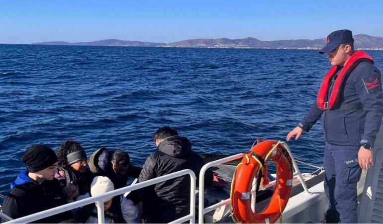 İzmir açıklarında üç ayrı düzensiz göçmen operasyonu!