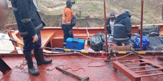 Karadeniz’de sürüklenen Türk gemisi karaya oturdu!