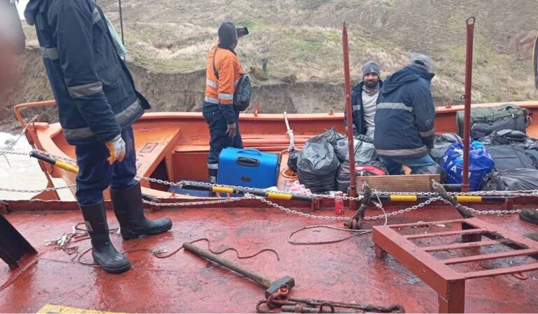 Karadeniz’de sürüklenen Türk gemisi karaya oturdu!