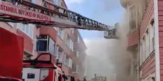 Karagümrük’te dergah yangını: Bitişik bina da etkilendi!