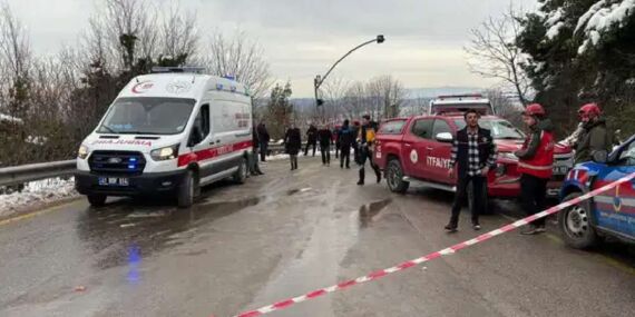 Kocaeli’de belediye otobüsü şarampole devrildi: Çok sayıda yaralı var!